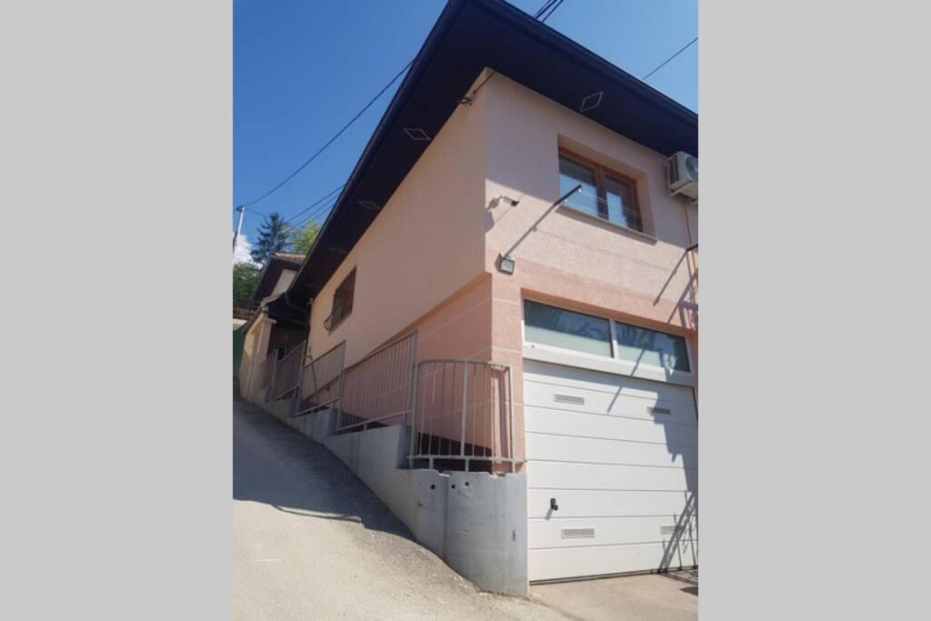 Apartman Sa Garazom I Internetom SJJ Exterior foto