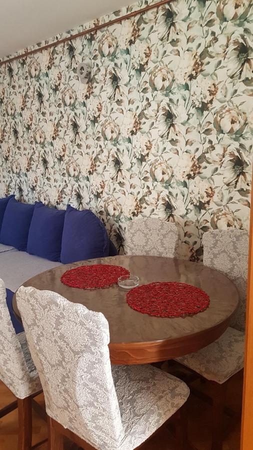 Apartman Sa Garazom I Internetom SJJ Exterior foto